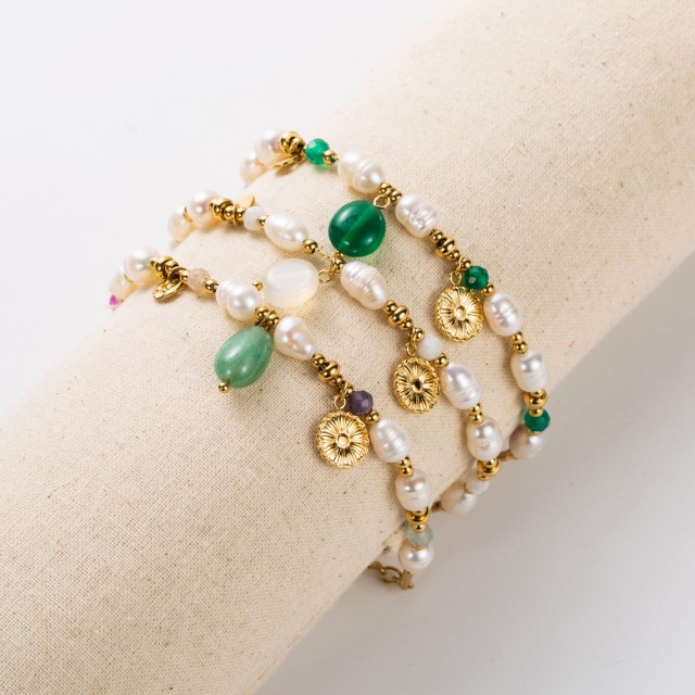 Mother-of-Pearl Bracelet with Daisy Color:Multi-Color