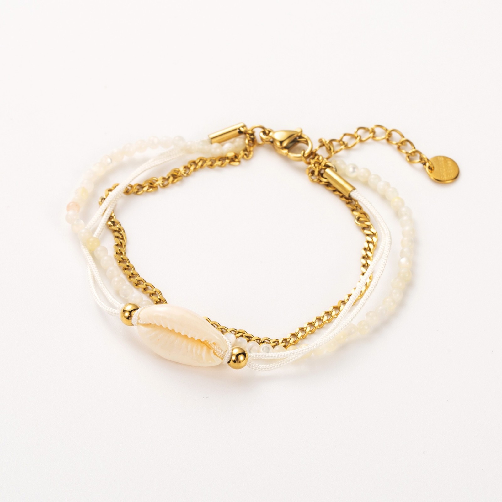 Bracelet Multi-Rang Tissu et Perles avec Pendentif Coquillage 